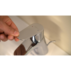 Jednouchwytowa bateria umywalkowa 70 z kompletem odpływowym z cięgłem Chrom Focus HANSGROHE 31730000