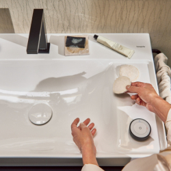 Umywalka wisząca z półką po prawej stronie 800/480 z 2 otworami na baterie, bez przelewu Biały Xelu Q HANSGROHE 60319450